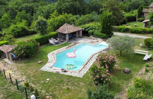 Vue aérienne de la piscine 