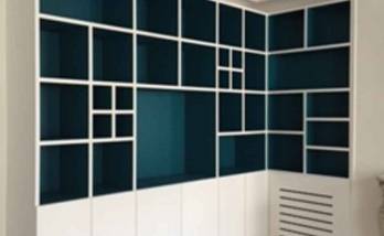 Une bibliothèque sur-mesure réalisée dans un appartement haussmannien