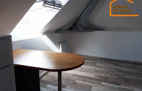 Coin repas et pièce de vie après travaux