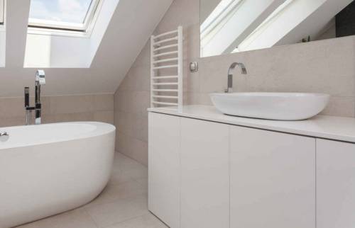 baignoire ilot et meuble vasque haut de gamme