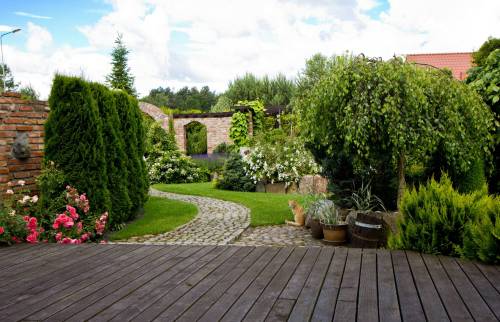 Terrasse et allée