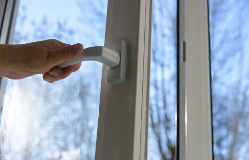 Changement d’une porte d’entrée à Ploneis (29710)