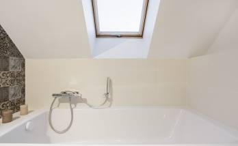 baignoire sous les combles