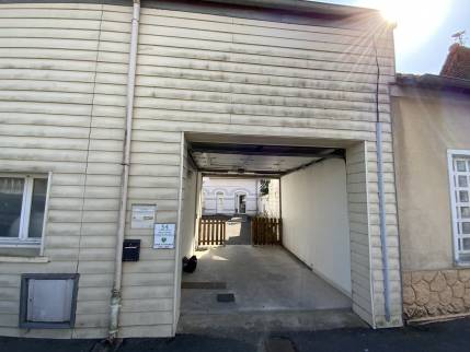 Avant pose de vitrine crèche Saint-Laurent-Blangy