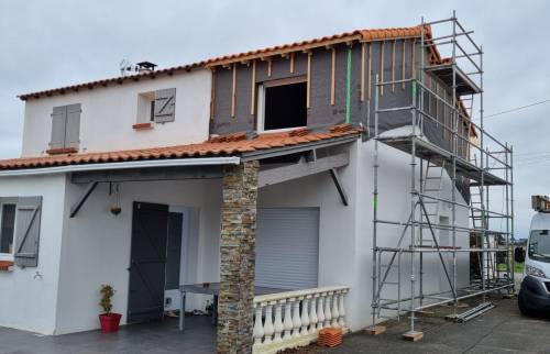 PROCHAINEMENT - Surélévation de maison aux Sorinières - travaux en cours