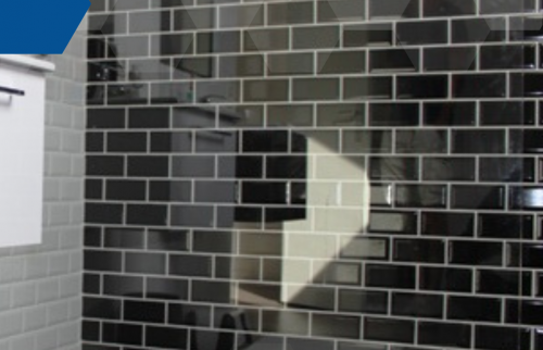 La Maison Des Travaux Sainte-Maxime Réalise une Salle de Bain Moderne et Pratique