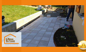 Terrasse à Plomeur : préparation soignée du sol pour une base stable avant la pose de carrelage, par Michel Le Donge, courtier à Quimper.