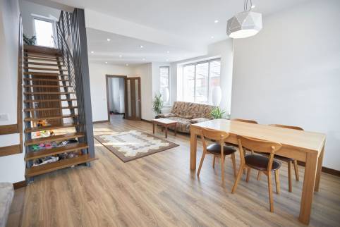 Rénovation de maison avec installation d'un escalier en bois et métal - Préfailles 44770