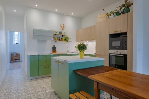 Lyon (69009) : cuisine ouverte avec implantation en L et ilôt central