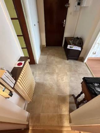 Ancien revêtement de sol intérieur avant travaux de rénovation d'appartement - Nantes 44