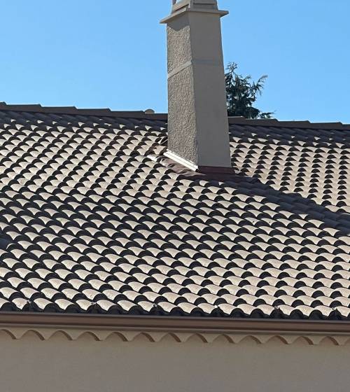 Après : tuiles remises en état Caissargues