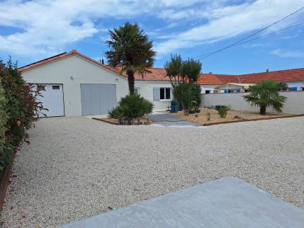 Aménagement de jardin avec allée de garage en gravier stabilisé - La Plaine sur mer 44770