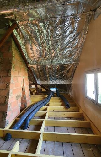 Travaux en cours : solivage du plancher