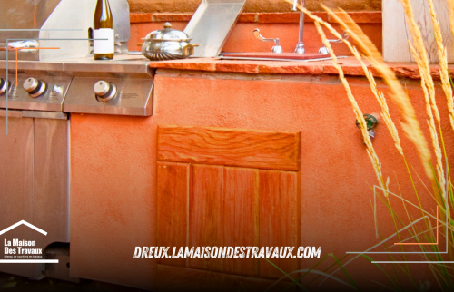 Réalisation cuisine de jardin avec barbecue intégré