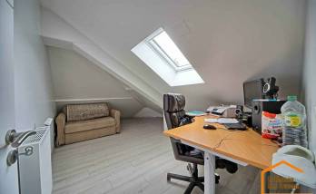 Bureau/petit salon sous combles (Brunoy 91800)