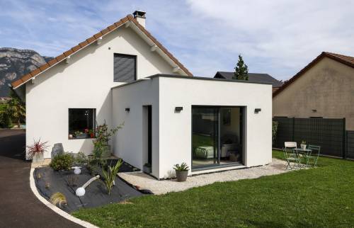 vue extérieure de l'extension, en harmonie avec la maison existante