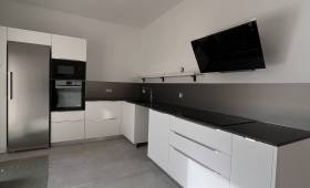 Travaux de rénovation de cuisine avec mobilier de cuisine moderne - Nantes 44