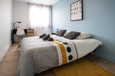 Rénovation d'appartement - chambre 2 rénovée - Cholet 49