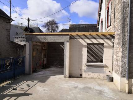 Travaux de maçonnerie et de charpente pour la transformation du garage après démolition 