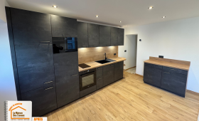 La Maison des Travaux Albertville Moûtiers, travaux cuisine Savoie, rénovation intérieur ancien, parquet stratifié cuisine, isolation intérieure murs, cuisine équipée rénovation