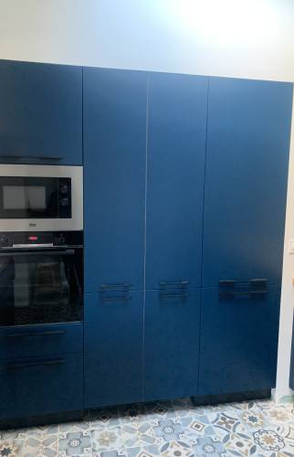 Cuisine bleue pétrole La Maison des Travaux Rouen