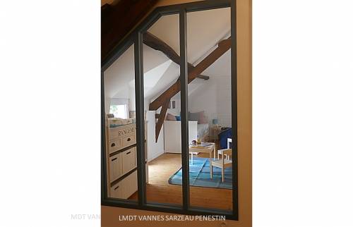 Aménager une verrière dans une chambre pour laisser passer la lumière