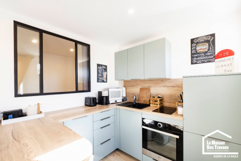 Un maximum de rangements dans cette petite cuisine