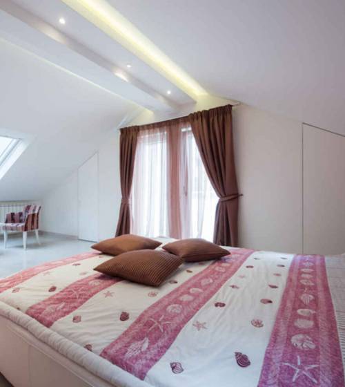 La chambre parentale après aménagement des combles