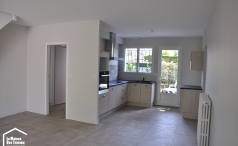 Pièce de vie avec cuisine ouverte