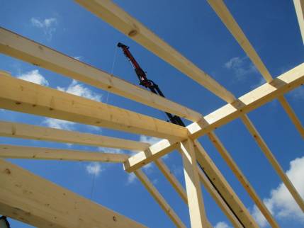 Installation d'une ossature bois 83600