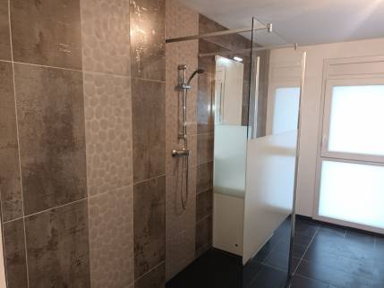 Rénovation Terminée de Salle de Bain : Transformation Complète et Esthétique Moderne