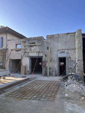 Corps de ferme avant pose de charpente et toit - Alixan 26300