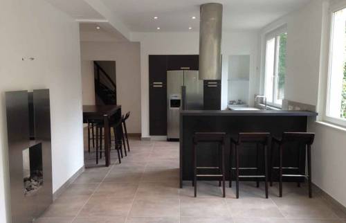 Carrelage et peinture, rénovation de maison à Saint Louis