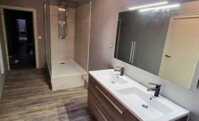 Meuble double vasque et douche à l'italienne