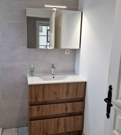 Meuble vasque, miroir, salle de bain à Hésingue