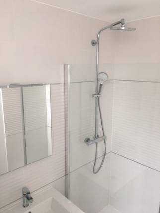 Rénovation de salle de bain - nouvelle douche avec colonne de douche - Nantes 44