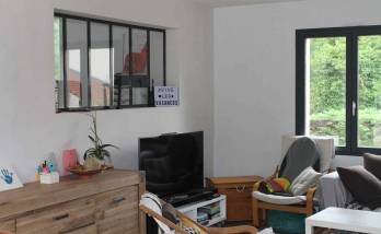 Rénovation d'une maison avec frangement entre le salon et la cuisine et accès par une passerelle à Nantes (44)