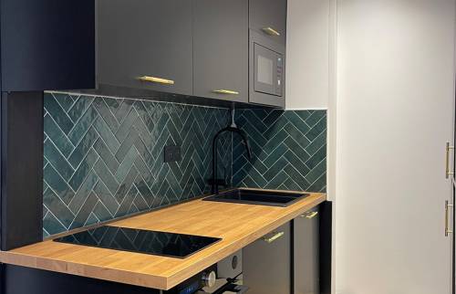 Carrelage en crédence dans la cuisine