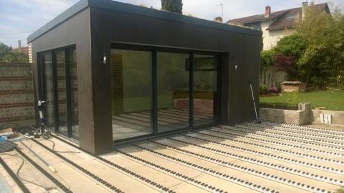 Construction de piscine avec pose d'une terrasse en bois en cours - Lésigny 77150