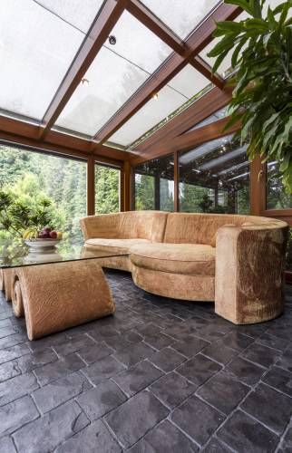 Dallage sol sur chape en dalles béton ciré montage vitres toit et parois  - La Chapelle-sur-Erdre – 44240 -- 