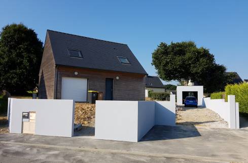 Fin des travaux de construction du garage, travaux de maçonnerie et d'enduit avant réalisation des enrobés