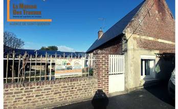 La maison du jeune couple vue de l'extérieur 