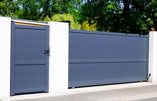 POrtail noir motorisé sur rail avec portillon -Cergy - 95800 -