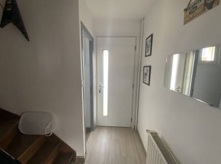 saint-nicolas_62_05_entree_couloir_escalier