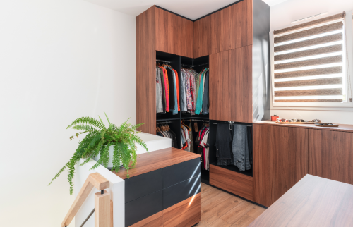 Création d'une surélévation de 70 m² et rénovation intérieure à Saint-Sébastien-sur-Loire - dressing sur-mesure