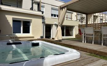 Aménagement de Jardin Cocooning avec Jacuzzi et Pergola