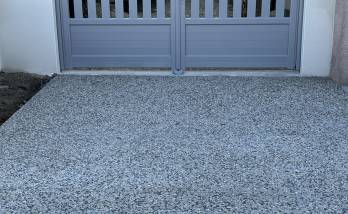 Cour en béton lavé