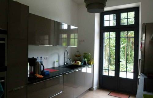 Cuisine couloir et sol en béton ciré proche de Nuaillé (49)