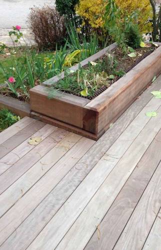 Bac à fleurs en bois massif et terrasse bois exotique à Brunstatt