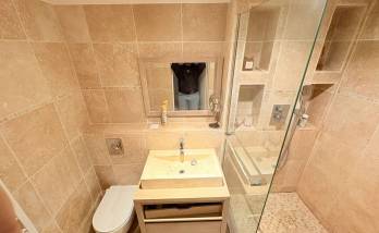 Rénovation complète d’une salle de bain moderne à Paris 17e